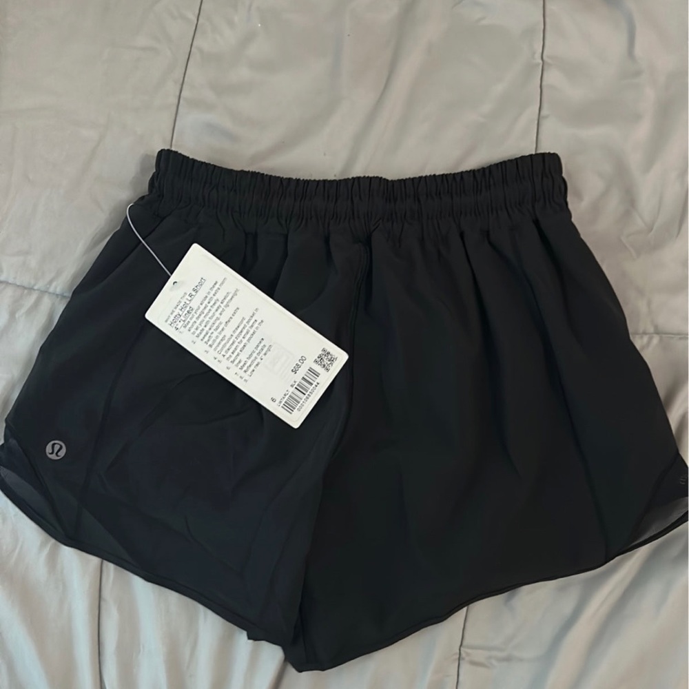 lululemon athletica Hotty hot Low Rise Black Short 4” *Lined